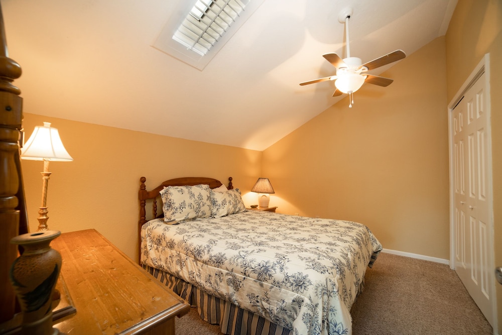 Pointe Royale Condominium Resort & Golf Course 12/81