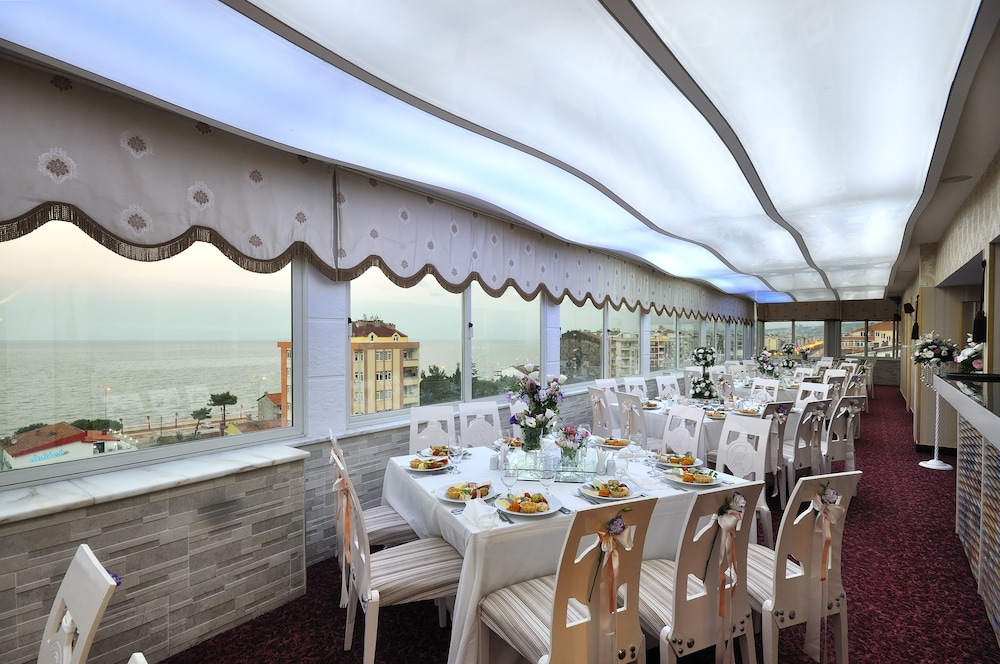 Grand Atakum Hotel 30/50