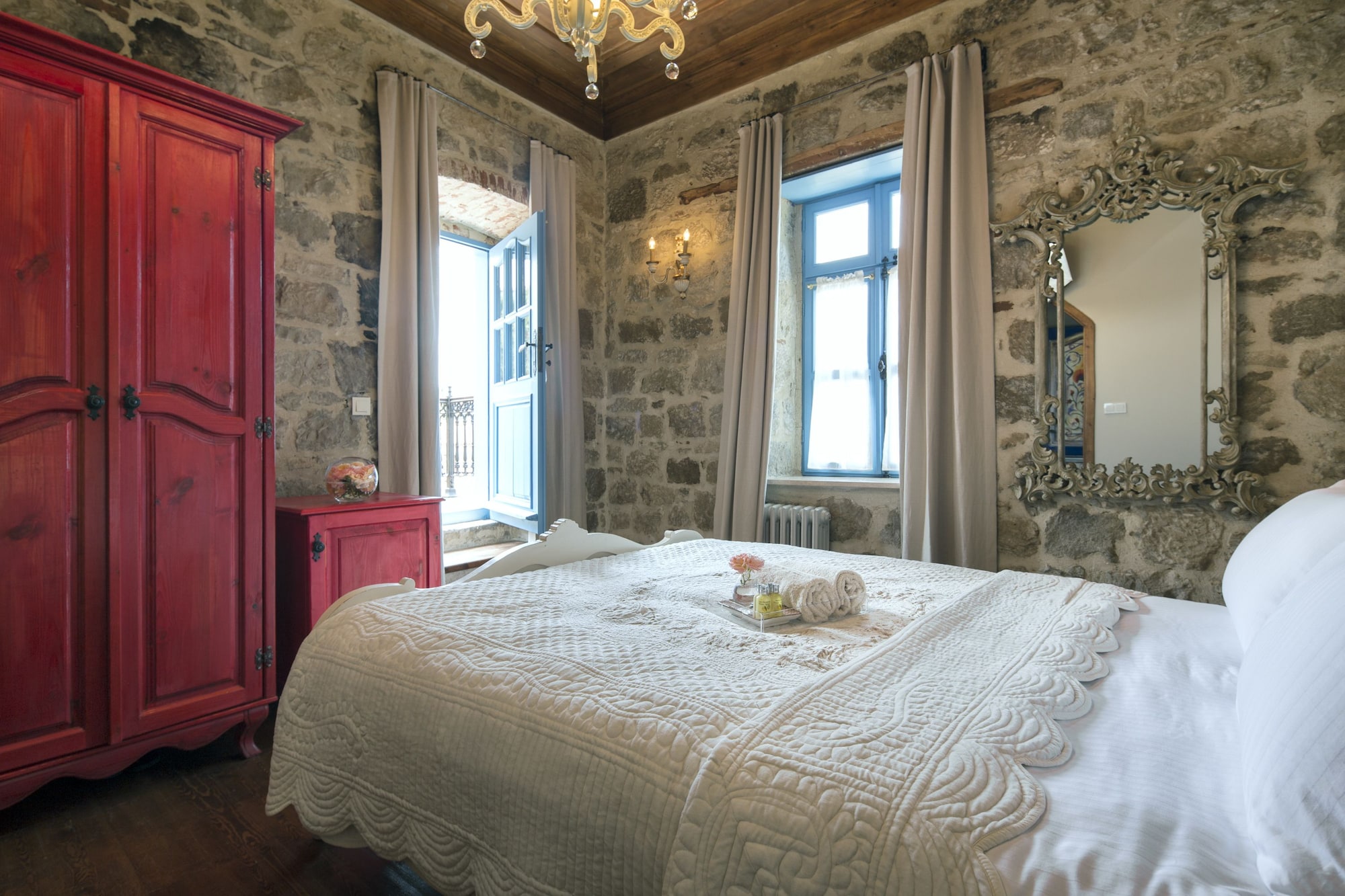 DELUXE, DOUBLE BED, BALCONY