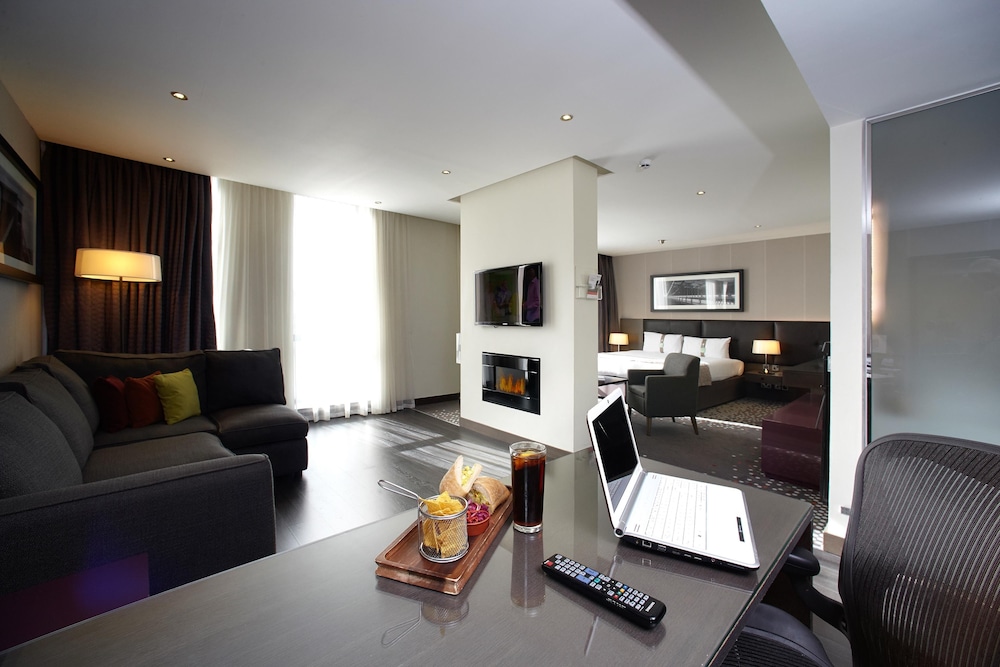 HOLIDAY INN BRISTOL CITY CENTRE 28/55
