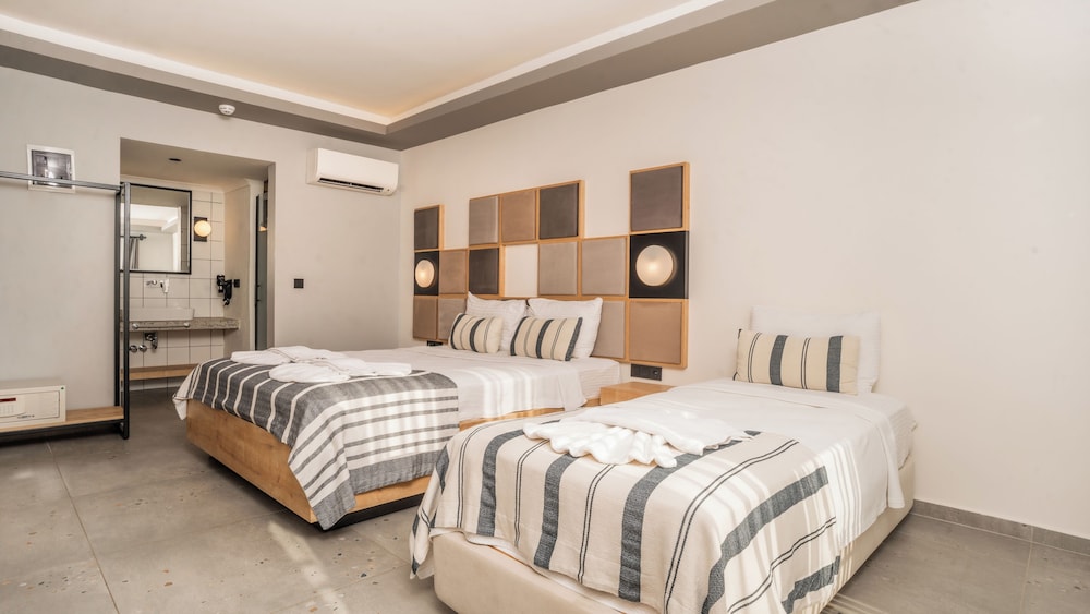 ROOM, TRIPLE, GARDEN VIEW