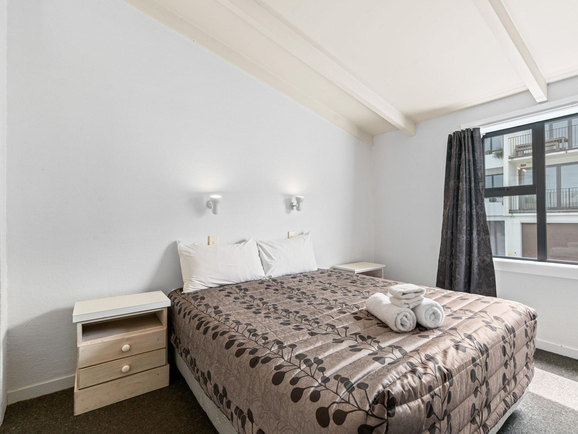 1 Bedroom, Deluxe, Apartment, Lake View