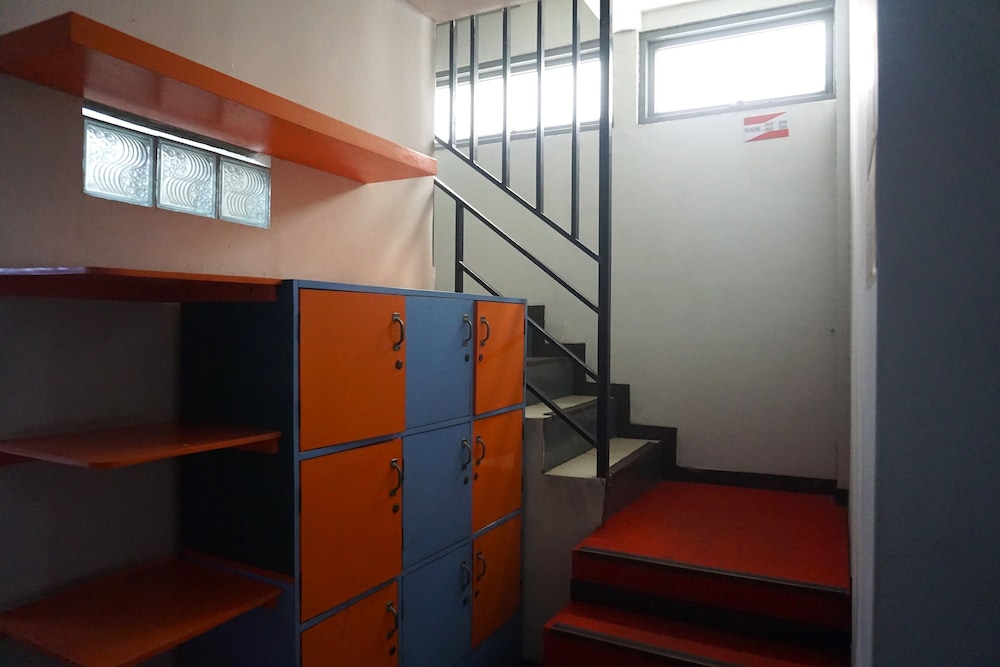OYO 3952 Hotel C 18 Cibaduyut 11/25
