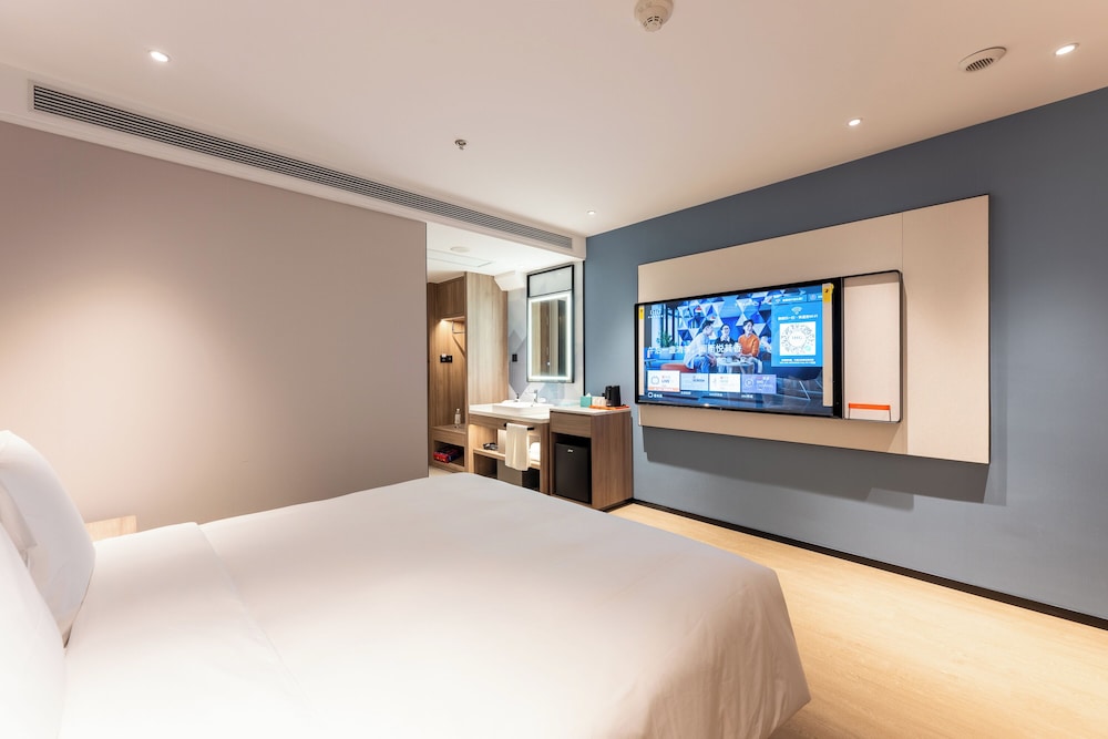 Holiday Inn Express Shanghai Jing'an Temple 14/50