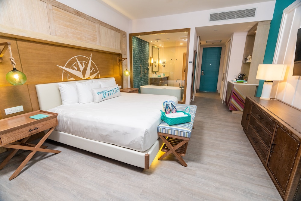 Swim Up, Paradise, Studio, King Bed, Ocean Front