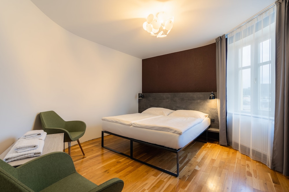SUPERIOR, APARTMENT, TERRACE