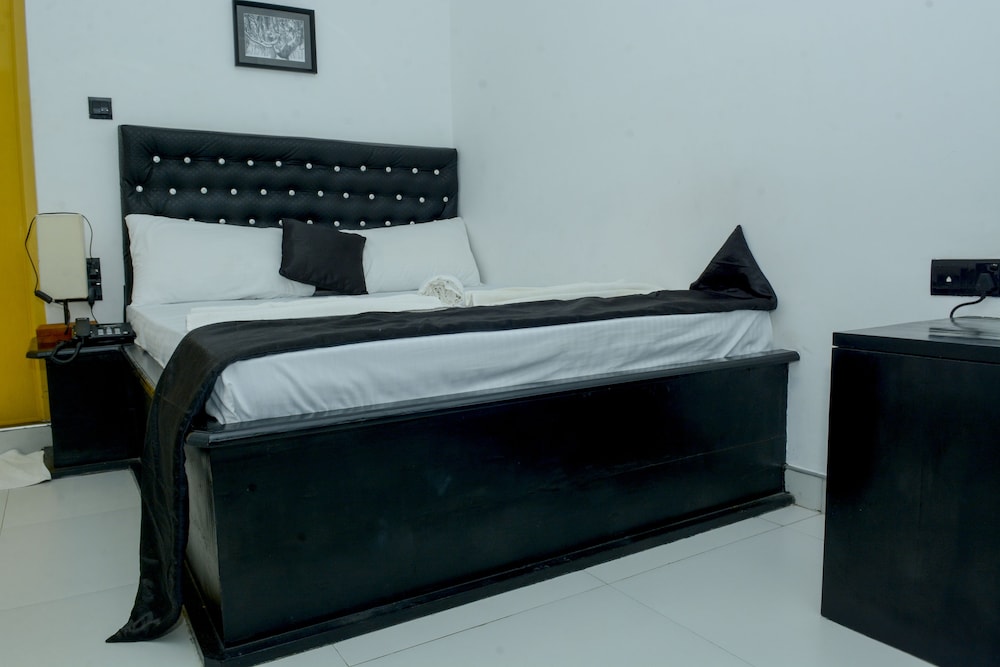 Villa Hotel 7/50