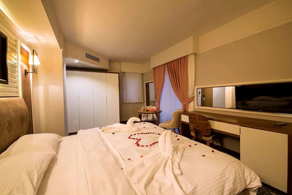 Jolnar Garden Hotel 9/50