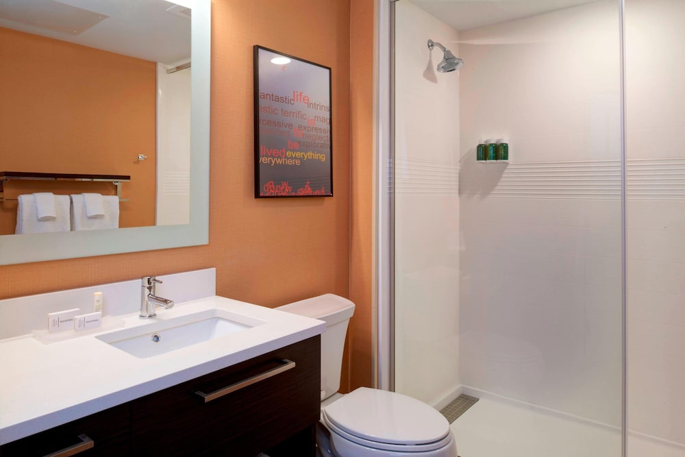 Towneplace Suites By Marriott Grand Rapids Airport 11/36