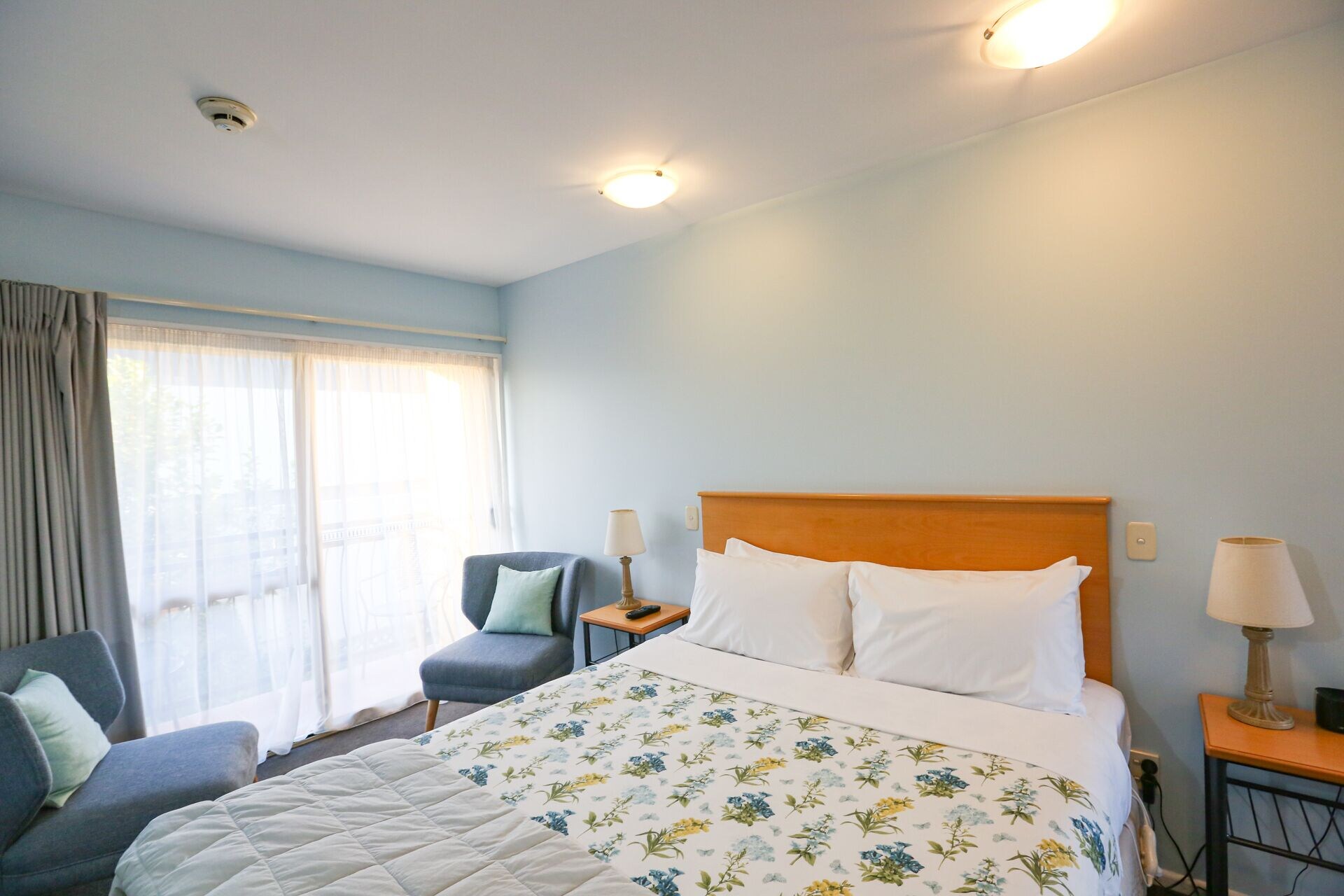 DELUXE, STUDIO, SUITE, JETTED TUB