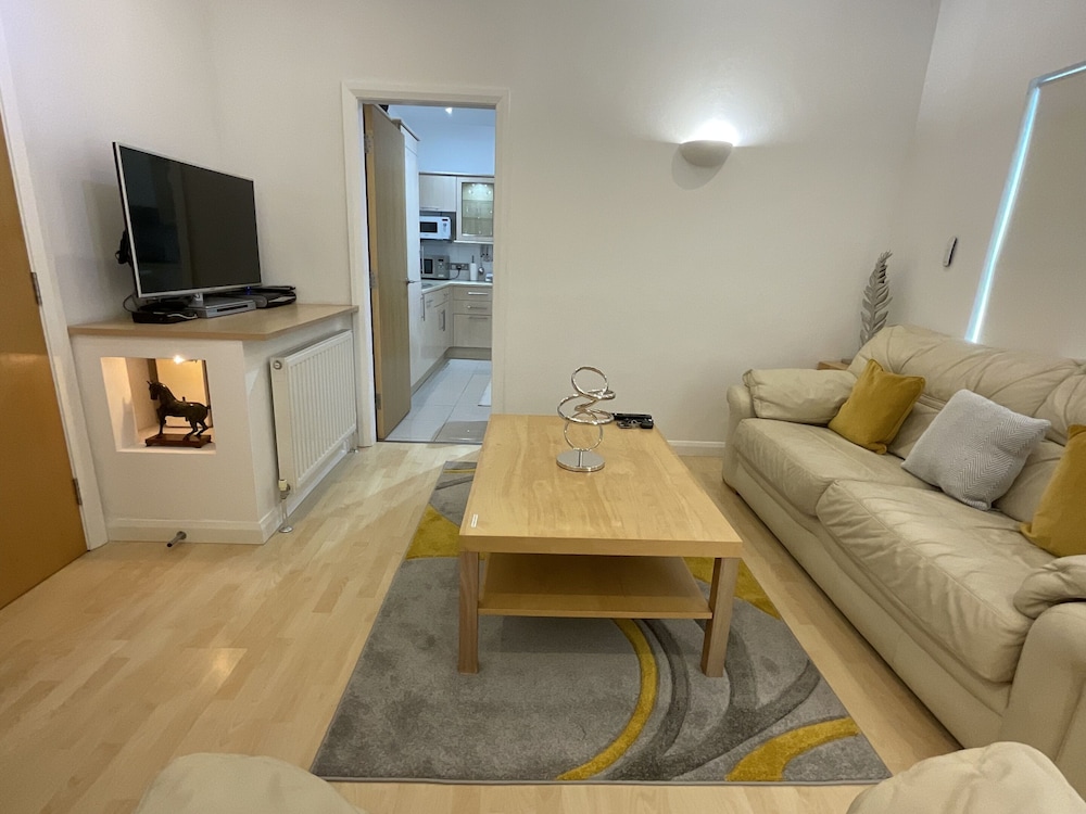 Earle House Serviced Apartments 27/50