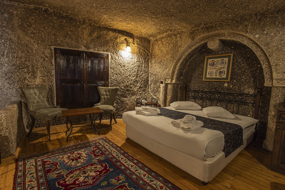 Travellers Cave Pension 17/50