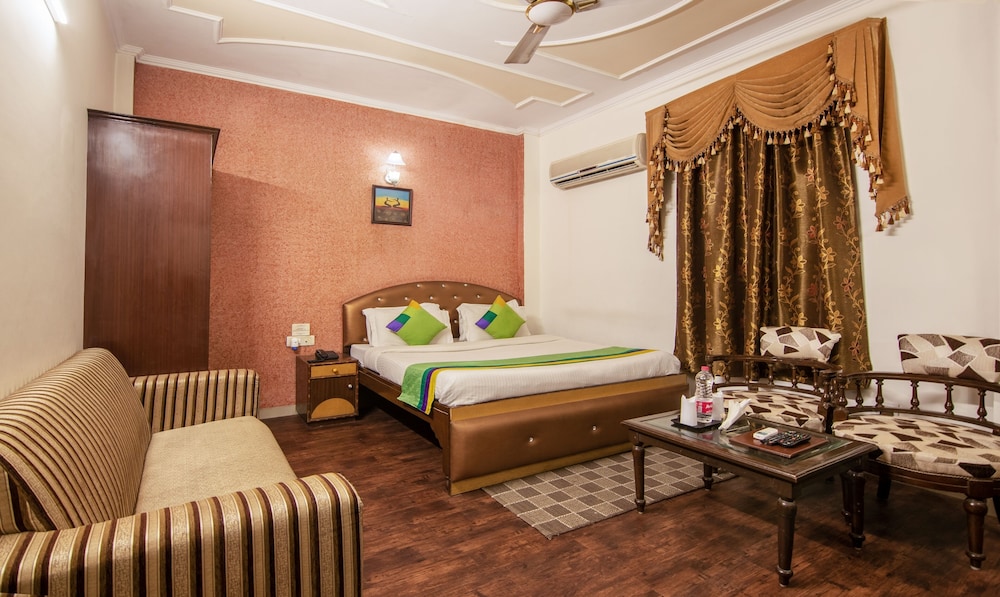 Hotel Paras International 26/49