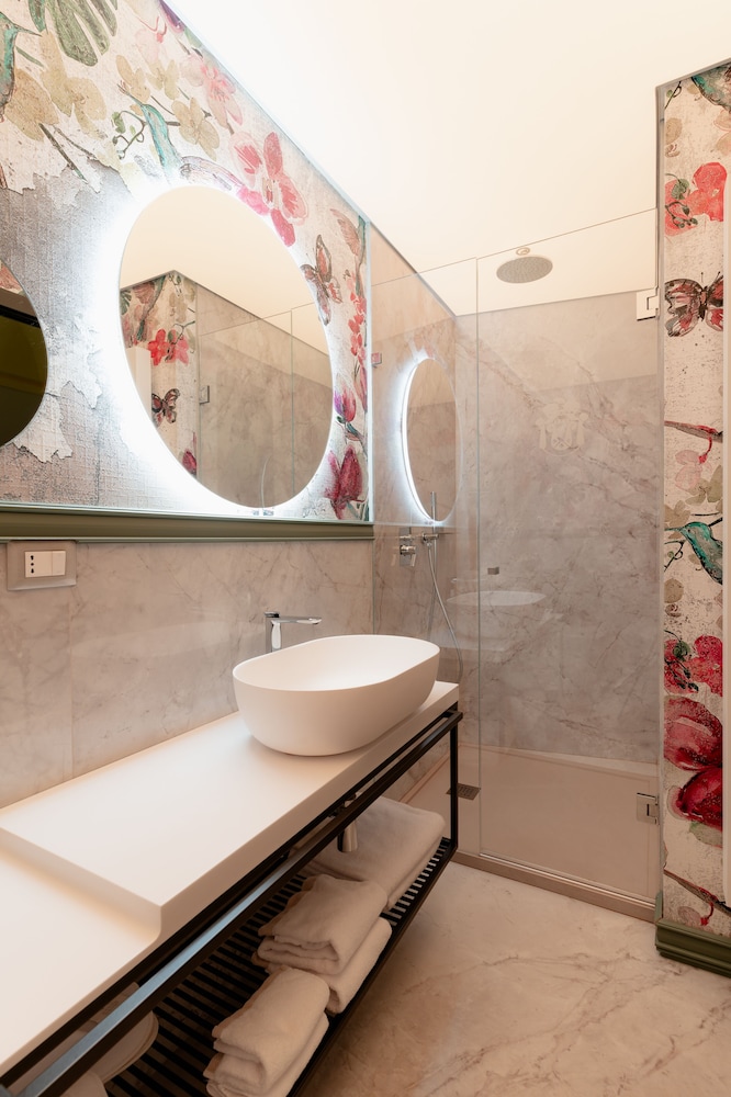 Lo Stemma Luxury Boutique Hotel 58/60