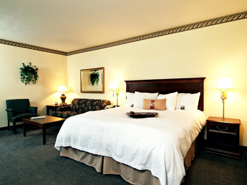 Hampton Inn Morganton 17/39