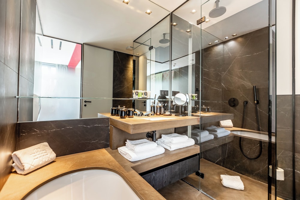 جناح بسرير كوين، Maison Boissiere Barnes Residences 2/3