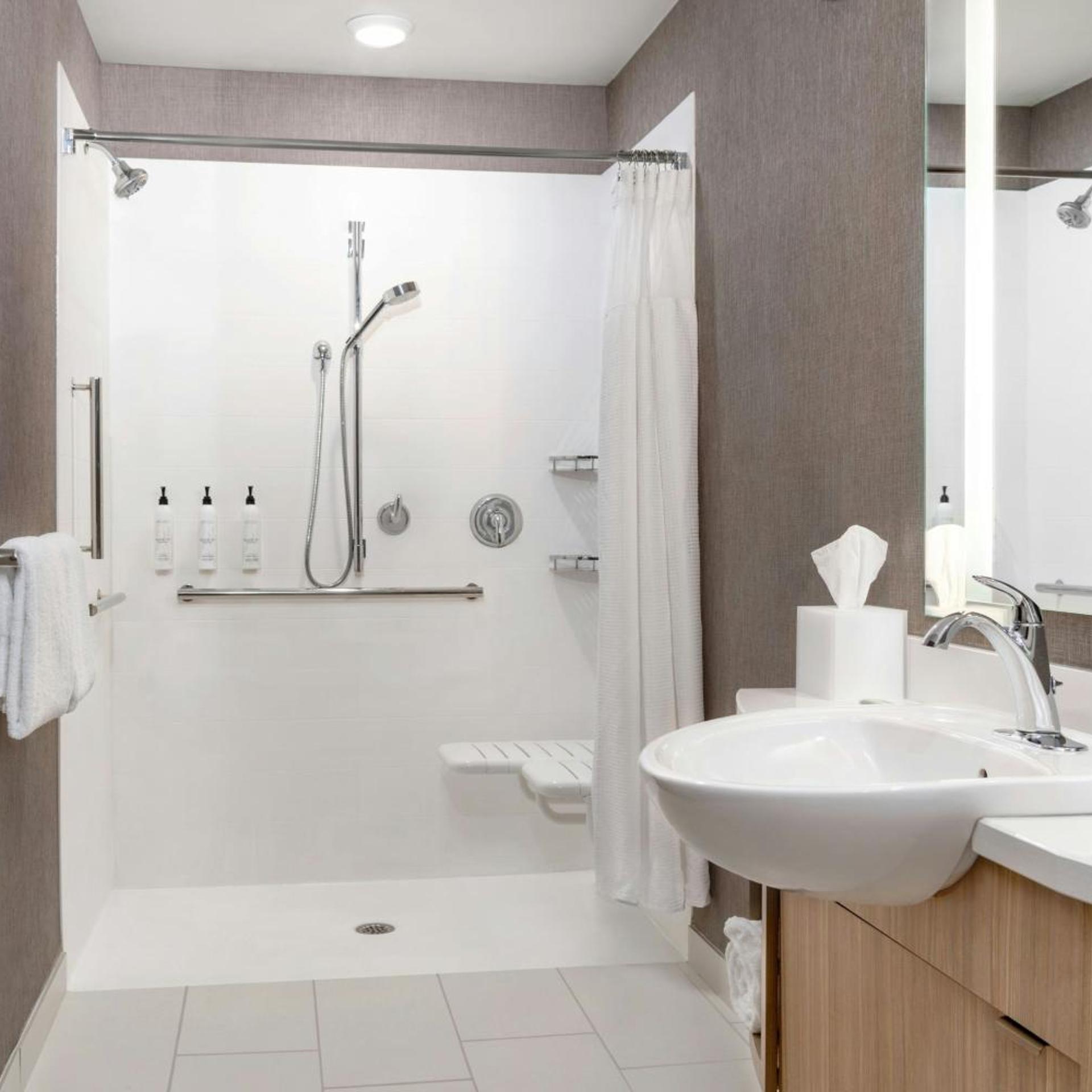 جناح بسرير كينج مع سرير سحّاب إضافي مع أريكة، SpringHill Suites by Marriott Holland 4/5