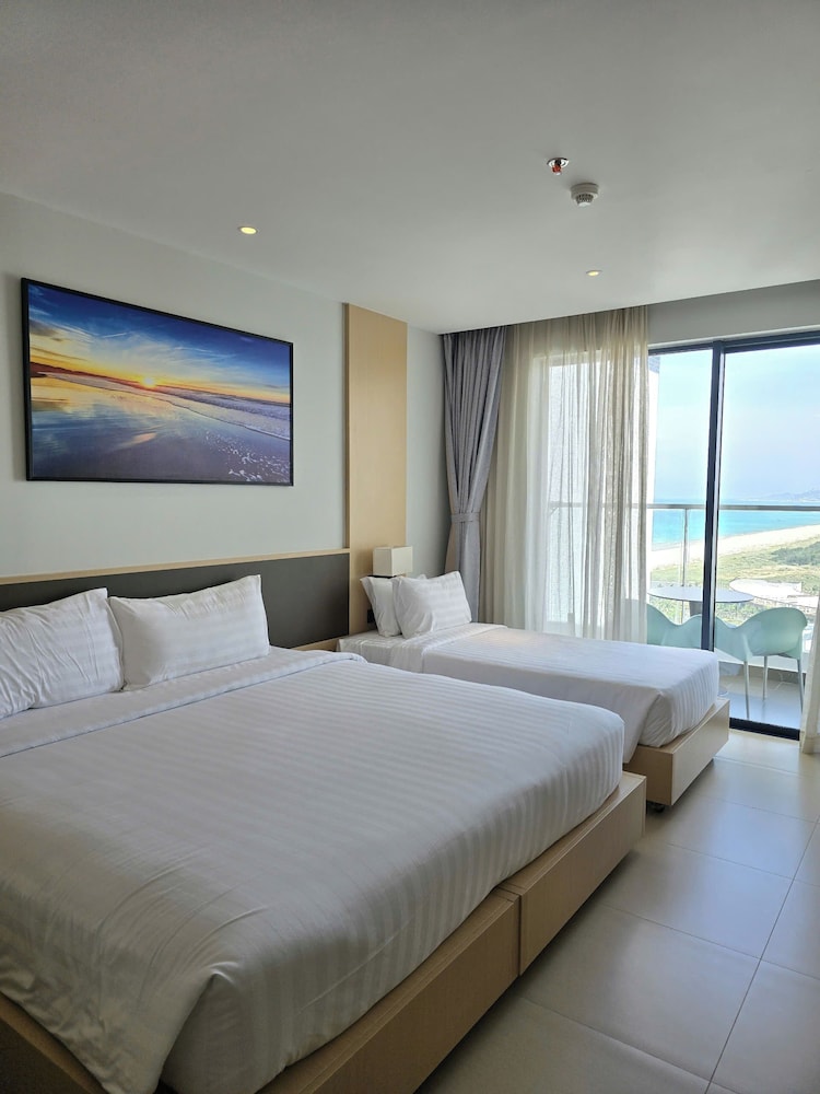 The Empyrean Cam Ranh Beach Resort 19/57