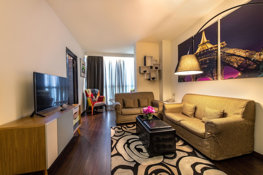 Opera Suite Hotel 30/50