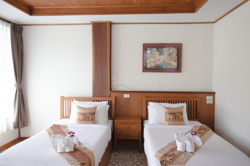 Royal Train Garden Resort 10/50