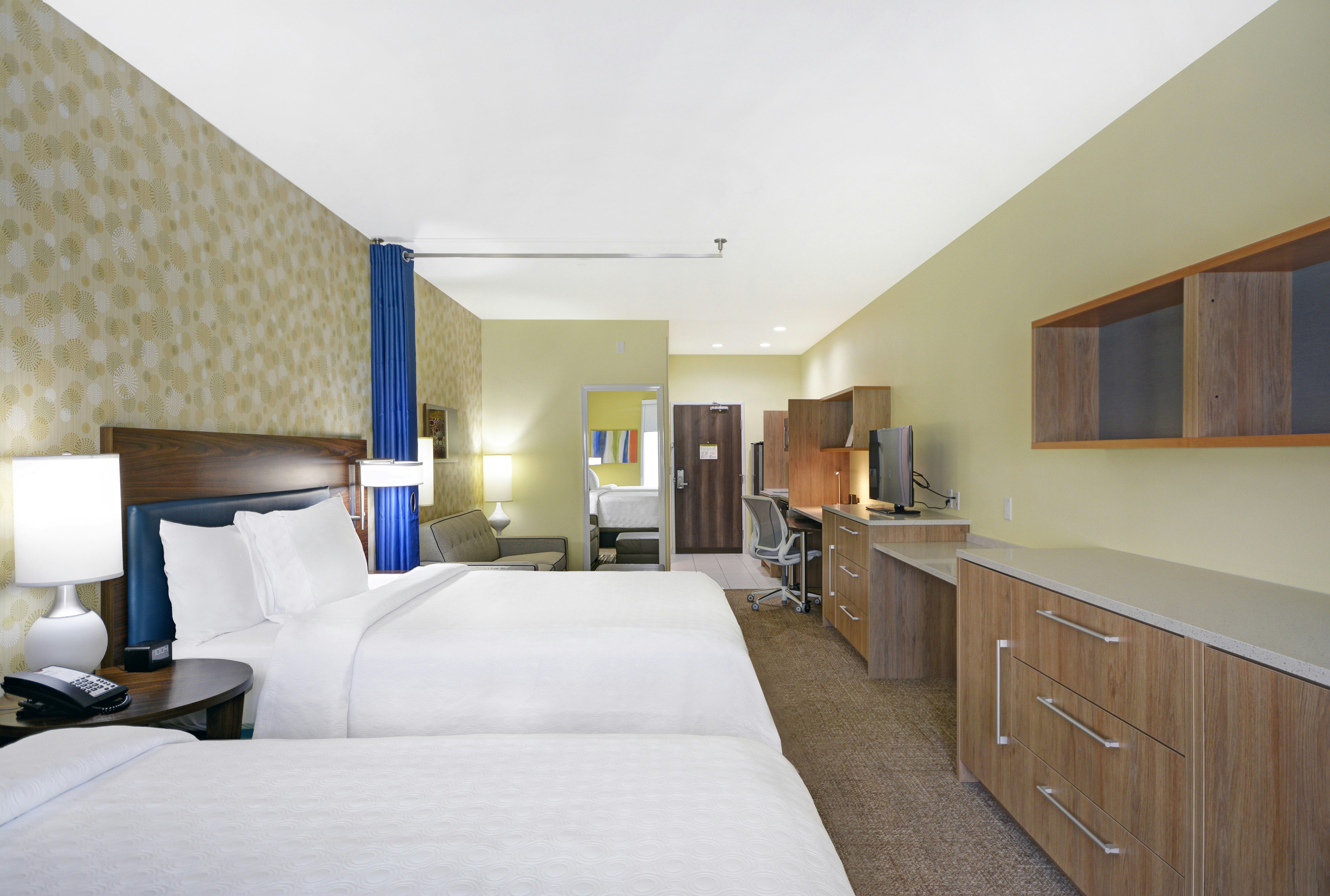 STUDIO, 2 QUEEN BEDS