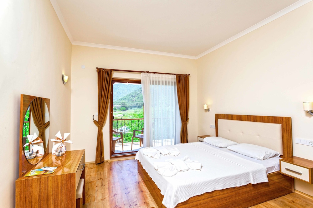 ROOM, DOUBLE BED