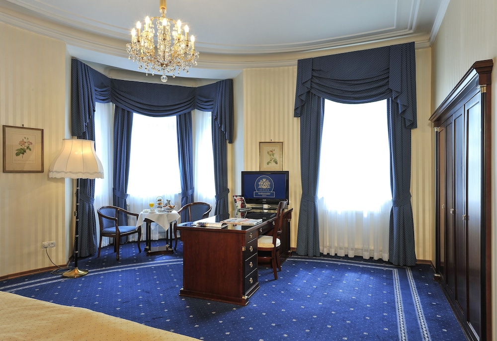 Ambassador Vienna 16/43