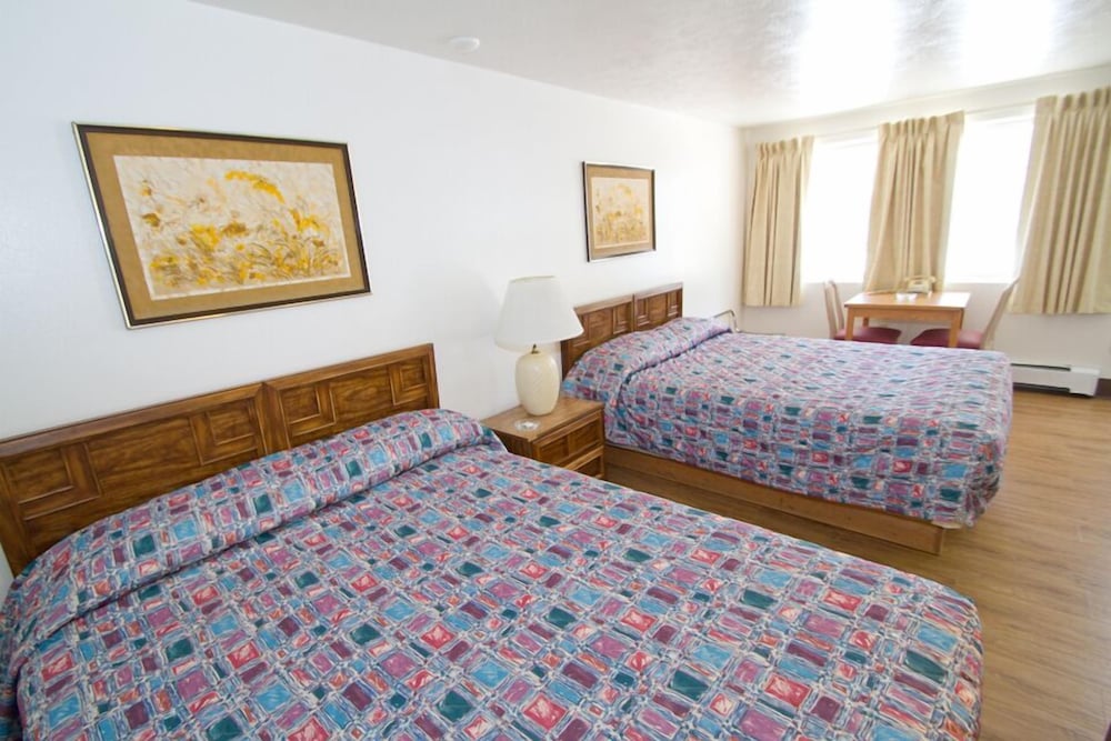Brooks Street Motor Inn 8/30