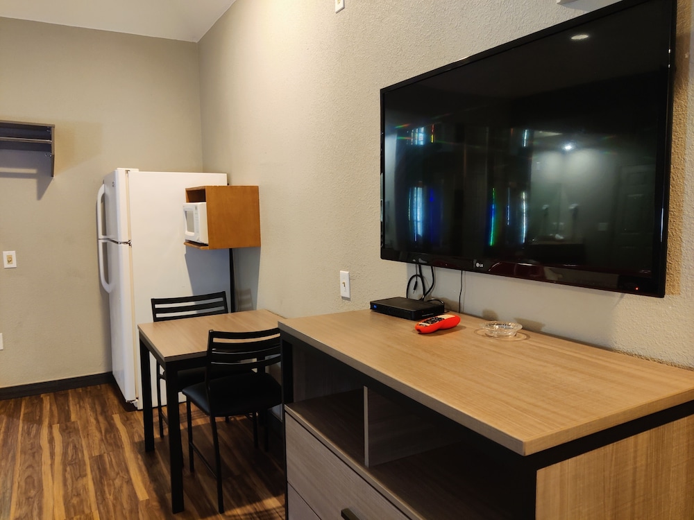 Regency Inn & Suites By Capital O Houston IAH Airport 49/66