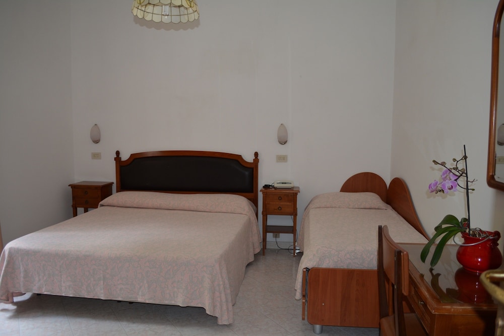 Maronti Hotel 28/55