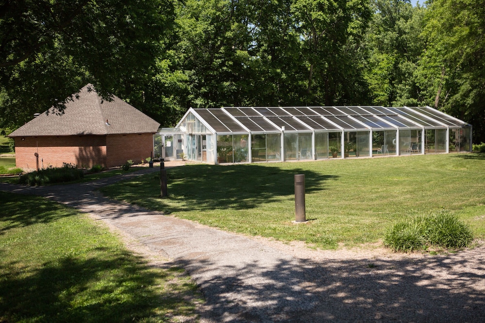 New Harmony Inn Resort & Conference Center 40/49