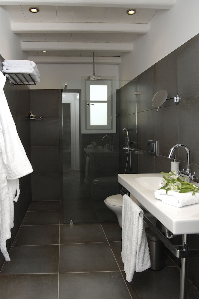 Kapetan Tasos Suites 54/60