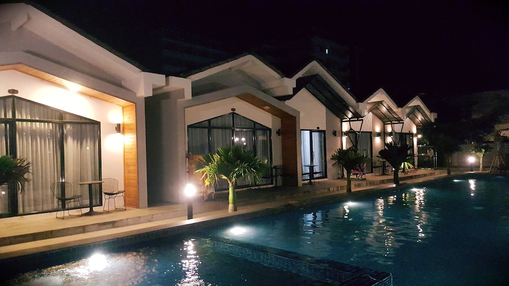 Sandy Clay Bungalows 5/50