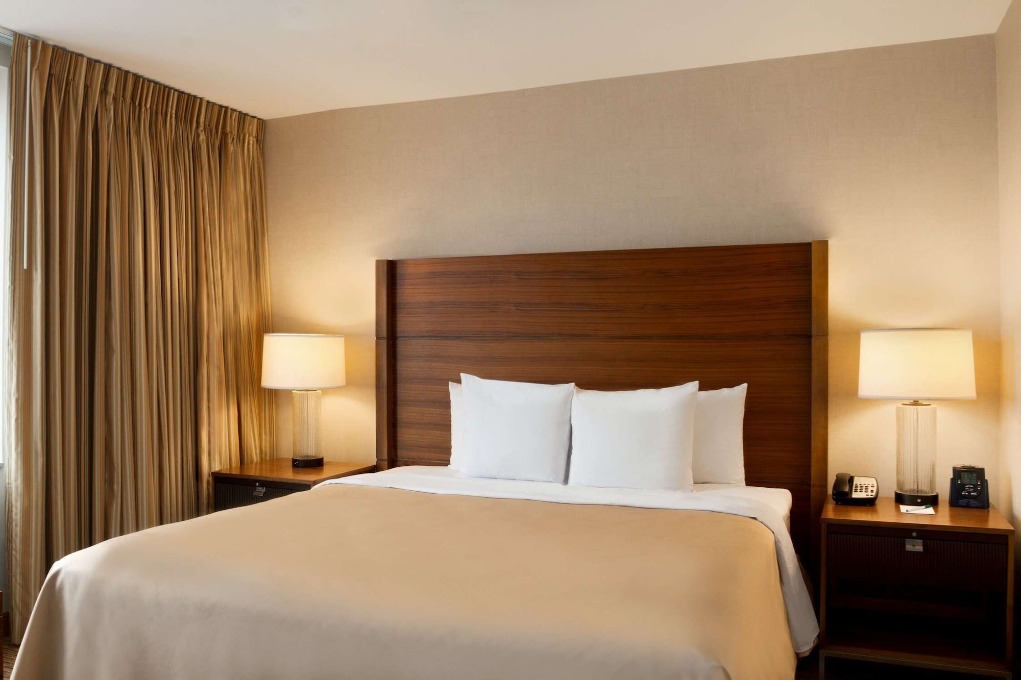1 BEDROOM, SUITE, KING BED, PANORAMIC VIEW