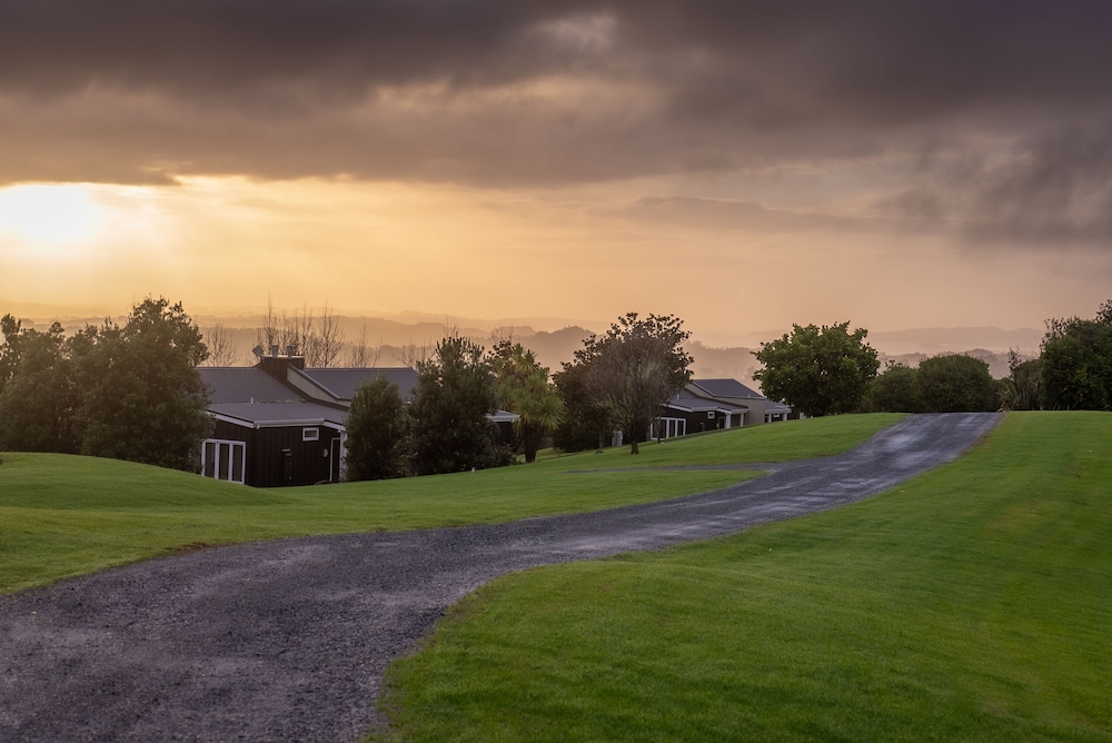 Woodhouse Mountain Lodge 40/50