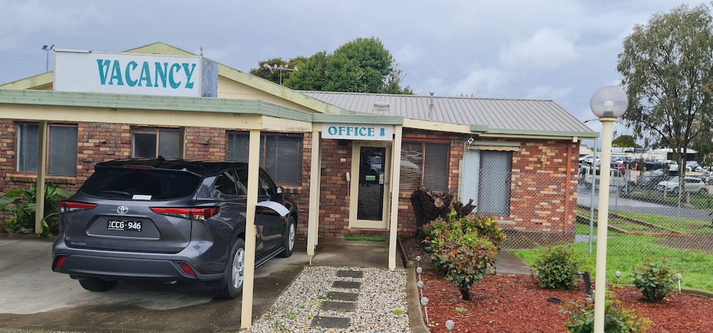 Belvoir Village Motel Apartments 41/57