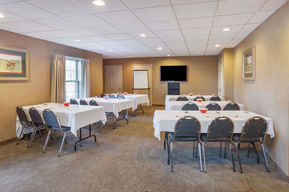 Comfort Inn and Suites Shelbyville KY 46/50