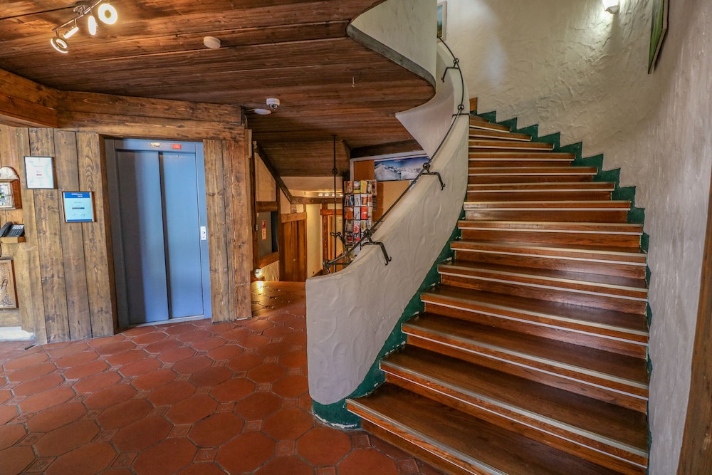 Hotel Quellenhof 37/59