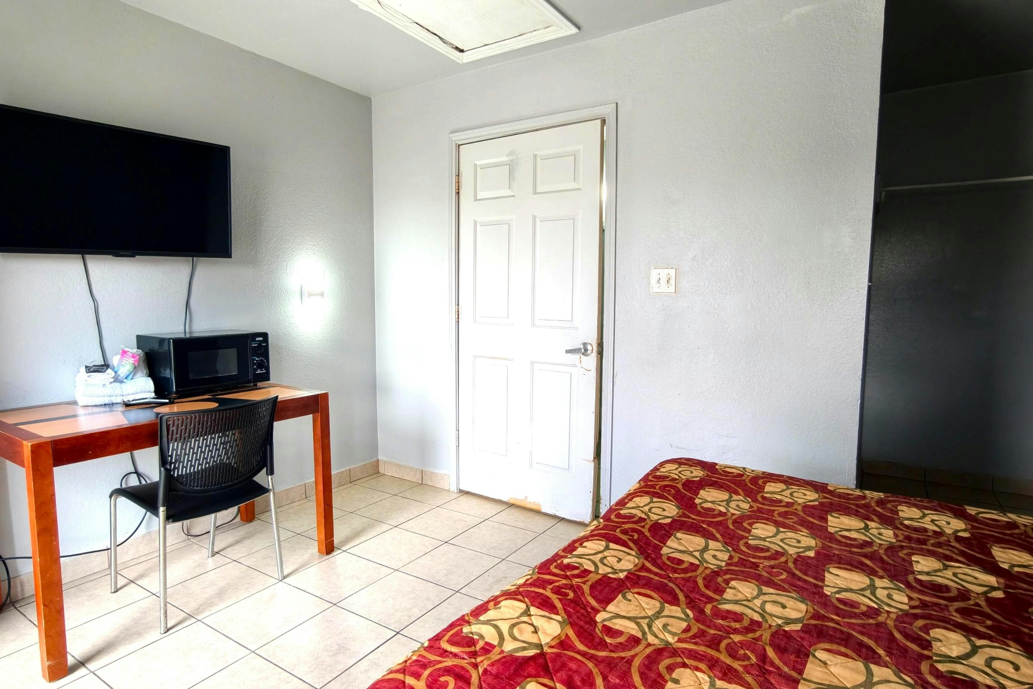 Best Budget Inn San Marcos, TX 12/31