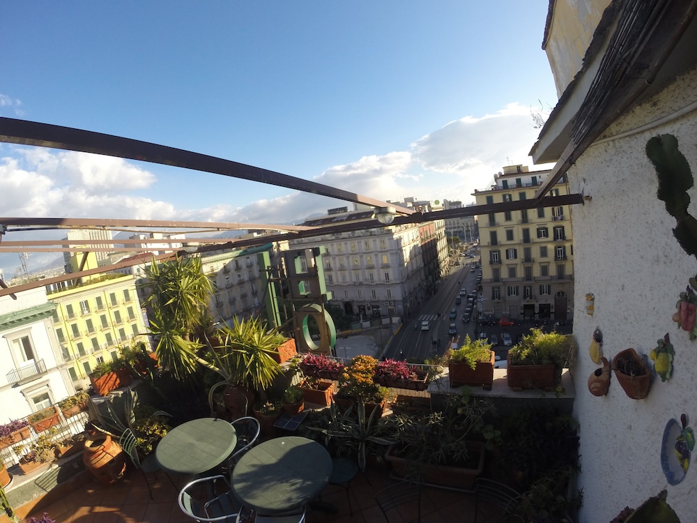 Up Hotel 7/50