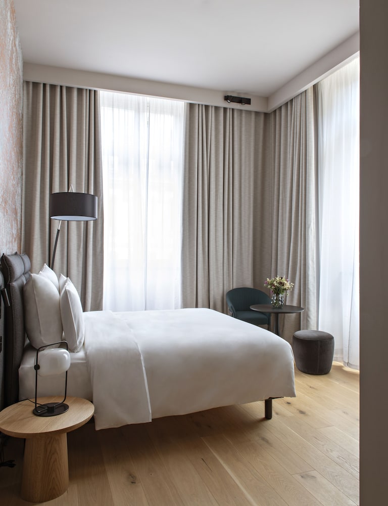 Leonor Hotel 6/46
