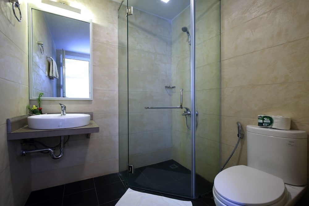 Glenwood Suites 47/49