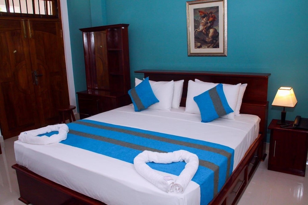 SUPERIOR, QUEEN BED, HILL VIEW
