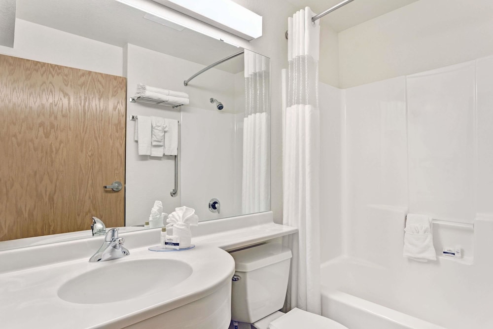 Microtel Inn & Suites by Wyndham Cheyenne 14/31