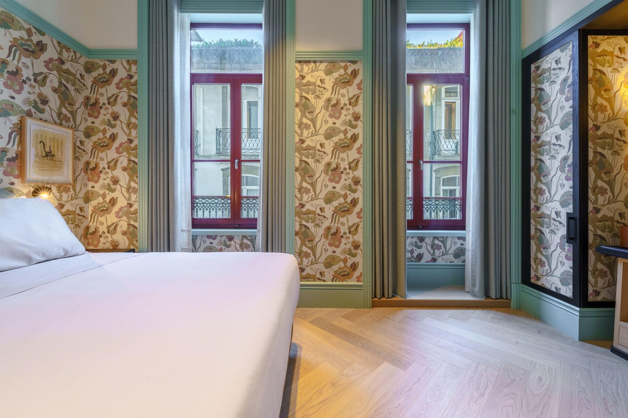 Room, City View
