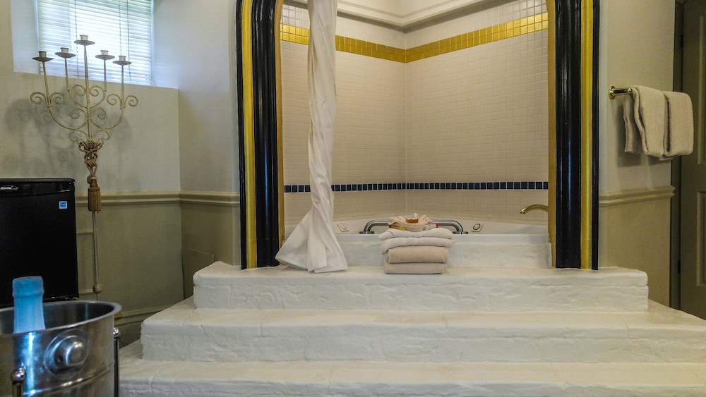 Anniversary Inn - South Temple 13/50