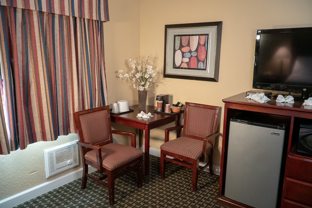 Sea Breeze Inn 43/64