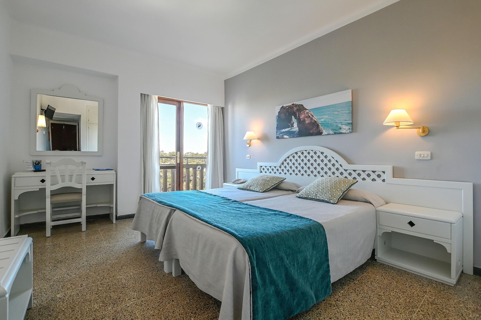 Standard, Double Bed, Partial Sea View
