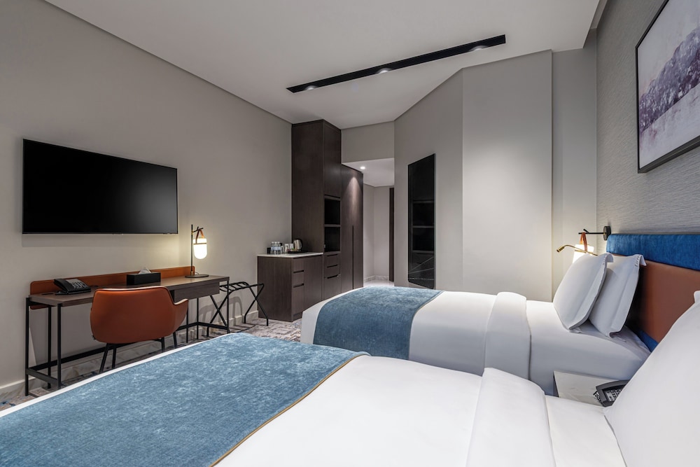 2 Bedrooms, Suite, Single Bed