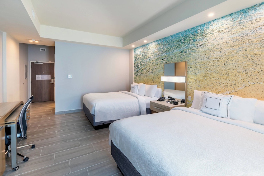 غرفة بسريرين كوين بشرفة، Courtyard by Marriott South Padre Island 2/7